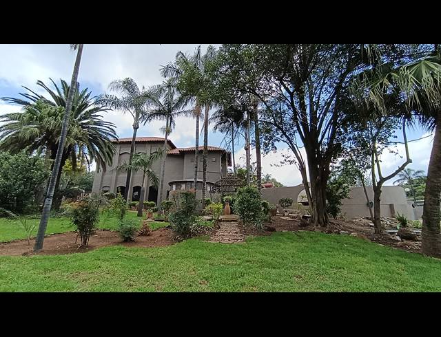 5 BEDROOM HOUSE FOR SALE IN WATERKLOOF HEIGHTS
